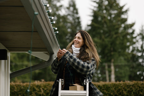 Woman hangs G30 Christmas Lights to her roofline