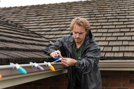 8 Signs You're a Christmas Light Installer